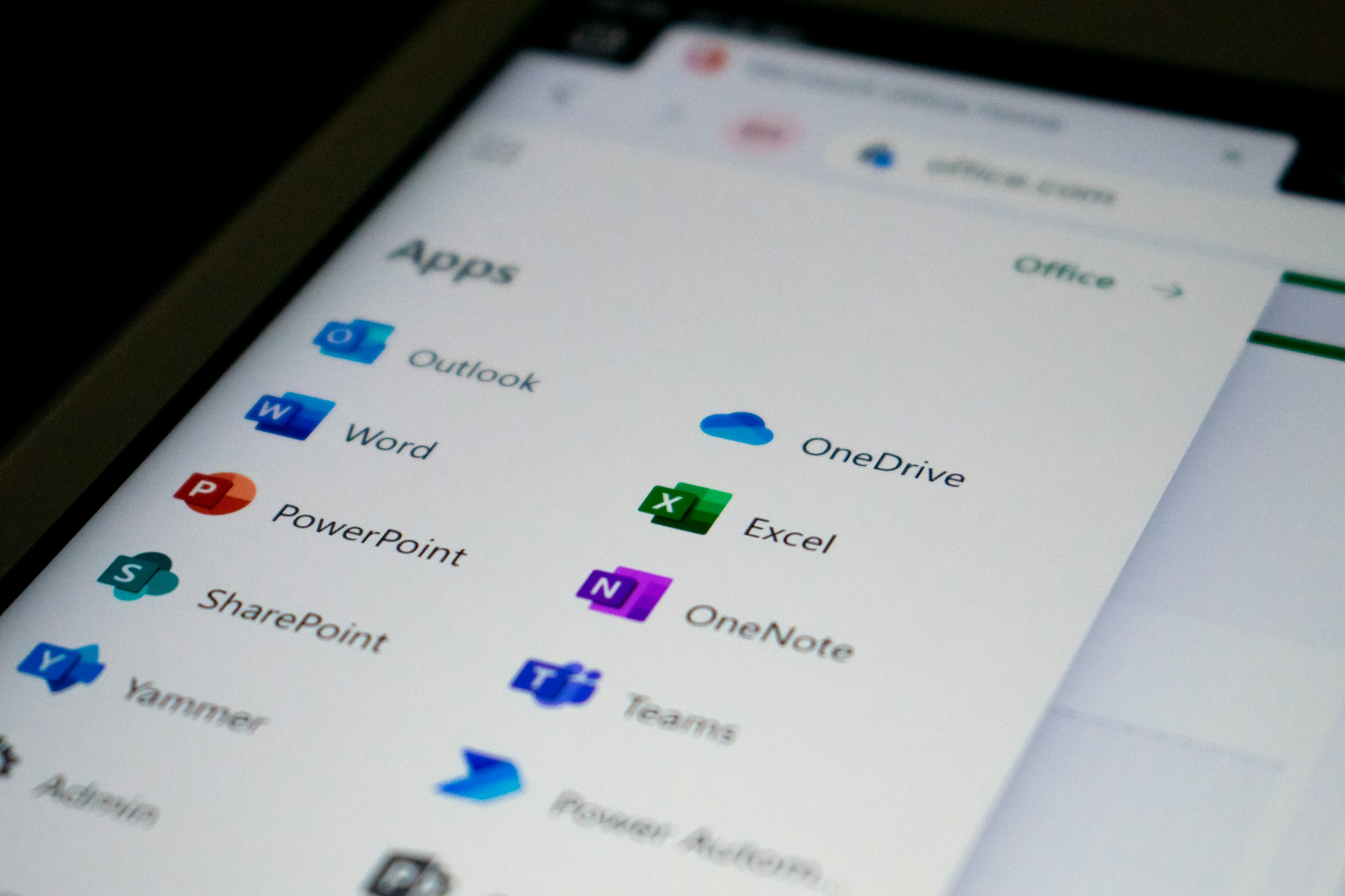 Microsoft 365 Tunisie : Teams, Outlook et OneDrive déployés par Netuse